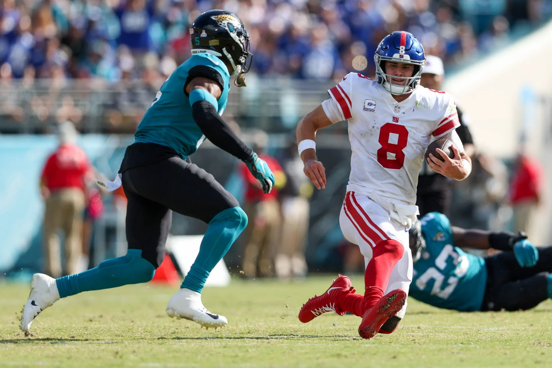 New York Giants Quarterback QB Daniel Jones slided nach einem Scramble