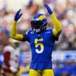 Rams Cornerback Jalen Ramsey jubelt am Feld