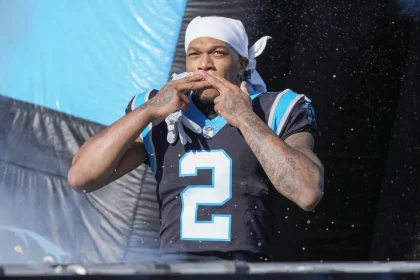 NFL Draft Panthers traden D.J. Moore um Pick Nummer 1 zu bekommen