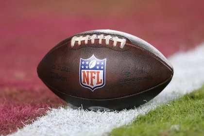 Wilson Football auf der Goalline - NFL Spielplan 2023/2024