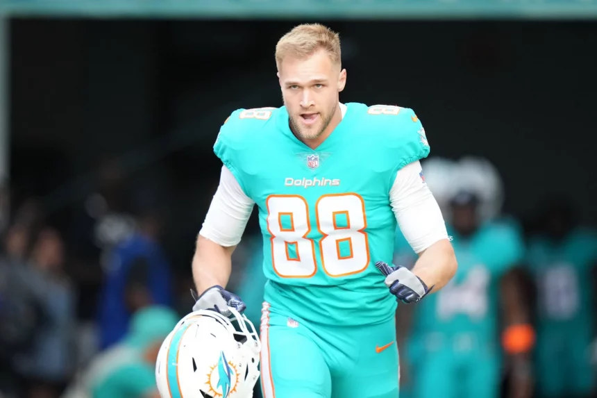 Tight End Mike Gesicki uterschreibt bei den Patriots
