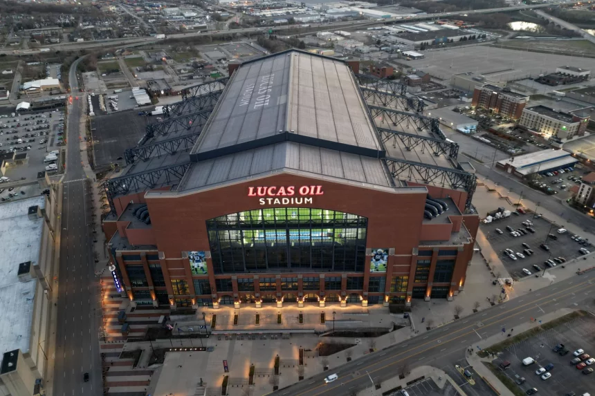 NFL, American Football Herren, USA Combine Feb 28, 2023 Indianapolis, IN, USA A general overall aerial view of Lucas Oil Stadium, the home of the Indianapolis Colts and the site of the 2023 NFL Combine. Indianapolis Indiana Convention Center Indiana United States, EDITORIAL USE ONLY PUBLICATIONxINxGERxSUIxAUTxONLY Copyright: xKirbyxLeex 20230228_hmb_al2_006