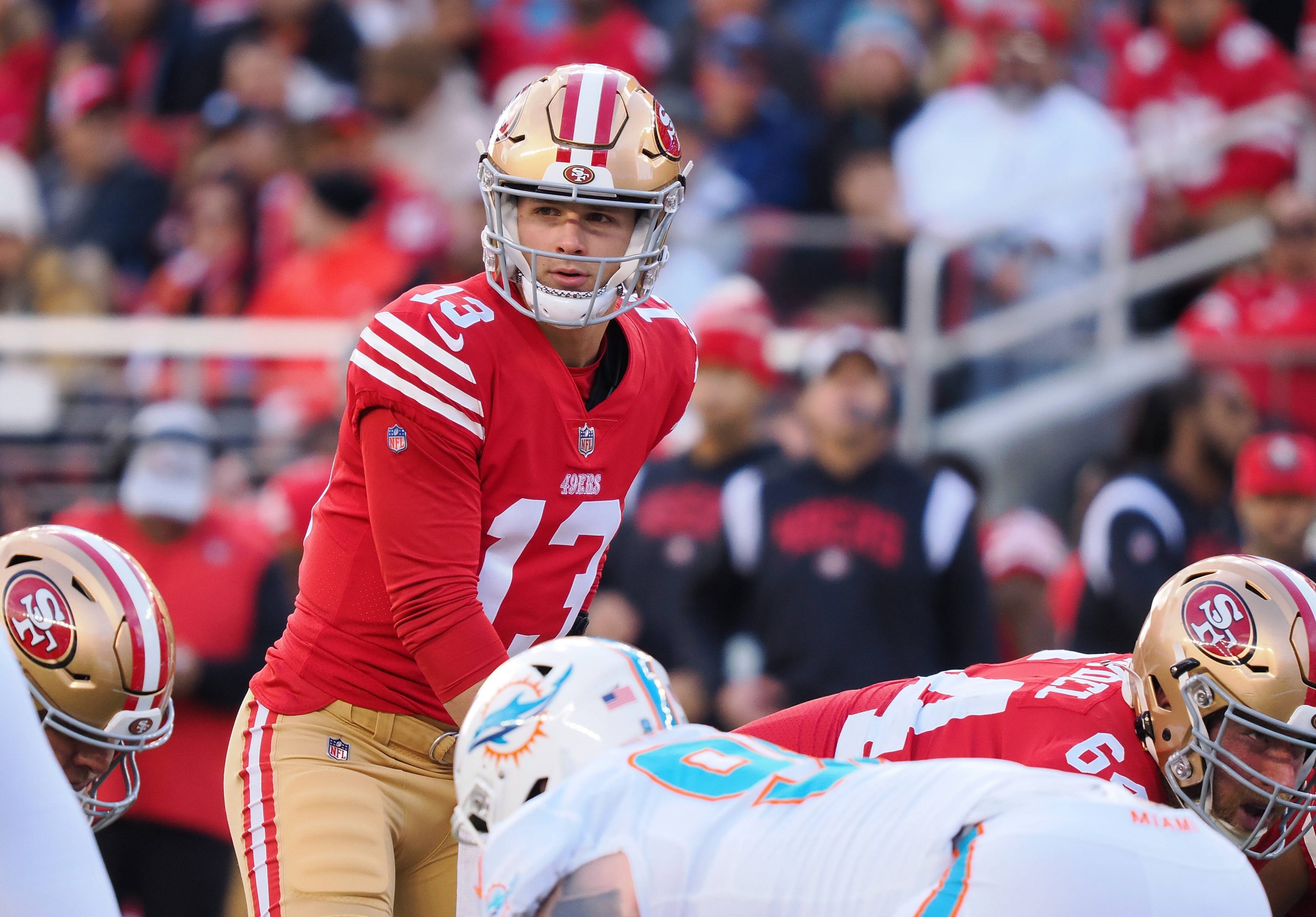 49ers Quarterback Brock Purdy vor dem Snap an der Line