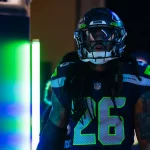 Seattle Seahawks Safety Ryan Neal im Tunnel