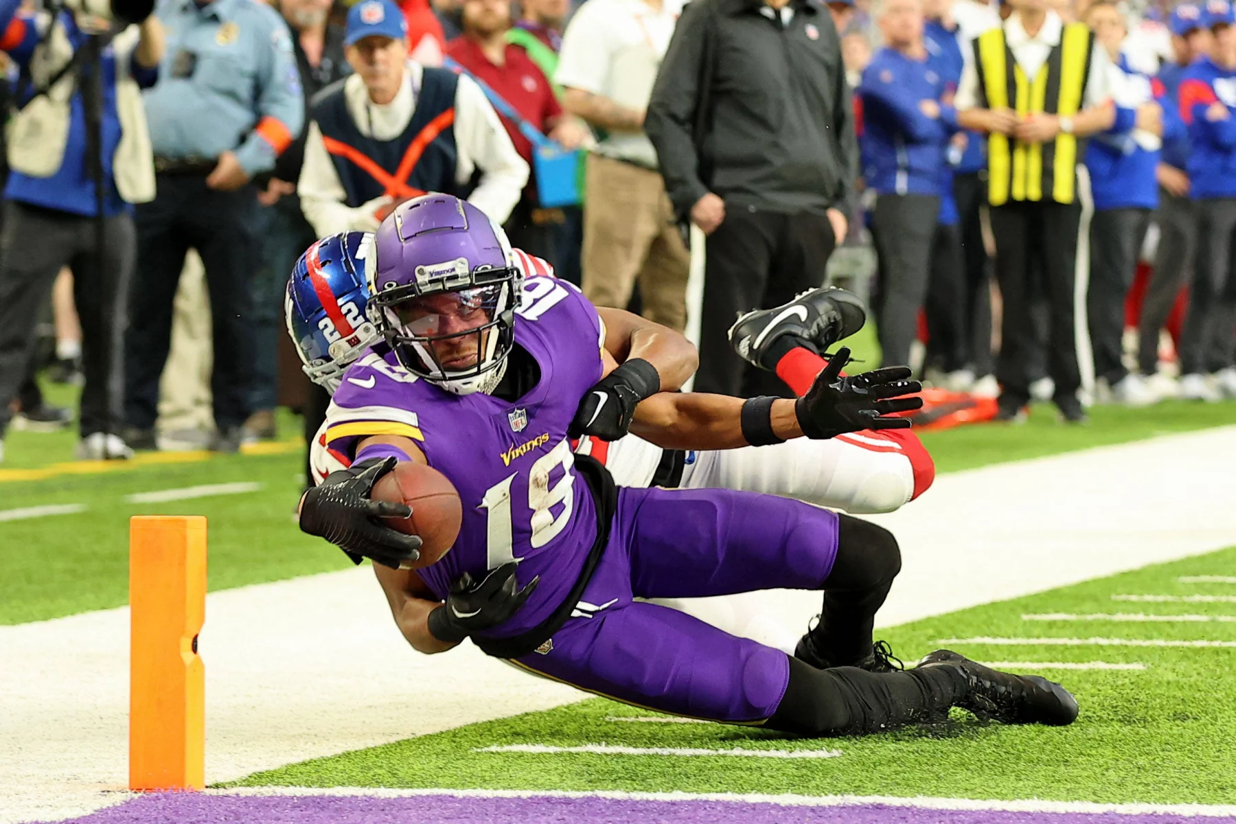 Wide Receiver NFL - Justin Jefferson einer der besten Wide Receivers macht einen Catch
