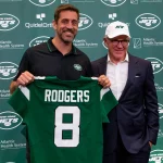 Black Friday - Aaron Rodgers bei seiner ersten Pressekonferenz bei den New York Jets