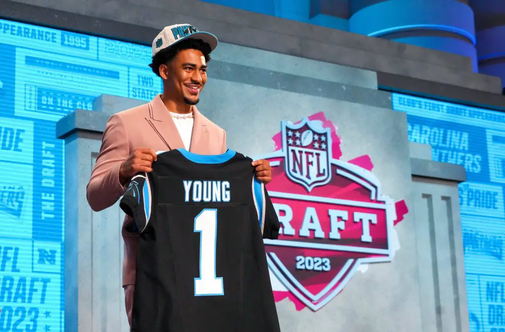 Bryce Young auf der NFL Draft Bühne - Alle Picks der ersten Runde