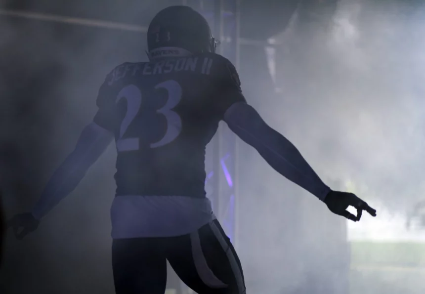 BALTIMORE, MD - SEPTEMBER 29: Baltimore Ravens strong safety Tony Jefferson 23 runs out of the tunnel as he is introduced prior to the game against the Cleveland Browns on September 29, 2019, at M&T Bank Stadium in Baltimore, MD. Photo by Mark Goldman/Icon Sportswire NFL, American Football Herren, USA SEP 29 Browns at Ravens PUBLICATIONxINxGERxSUIxAUTxHUNxRUSxSWExNORxDENxONLY Icon74919092983