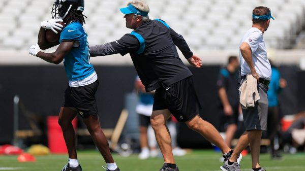 Syndication: Florida Times-Union Jacksonville Jaguars head coach Doug Pederson tries to knock the ball from wide receiver Calvin Ridley 0 during an organized team activity Tuesday, May 30, 2023 at TIAA Bank Field in Jacksonville, Fla. , EDITORIAL USE ONLY PUBLICATIONxINxGERxSUIxAUTxONLY Copyright: xCoreyxPerrine/FloridaxTimes-Unionx 20786838