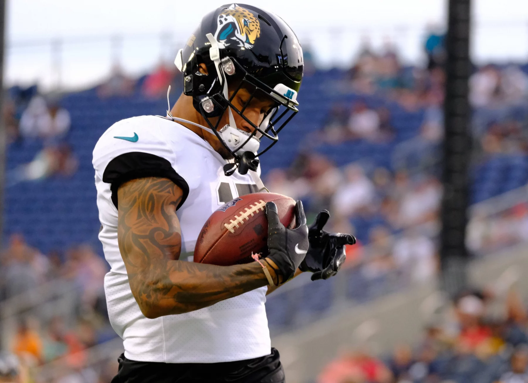 Aug 4th, 2022: Evan Engram 17 during the Jacksonville Jaguars vs Las Vegas Raiders Hall of Fame Game in Canton, OH. /CSM Canton USA - ZUMAcp5_ 20220804_zaf_cp5_163 Copyright: xJasonxPohuskix