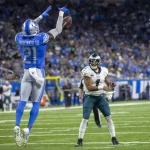 NFL, American Football Herren, USA Philadelphia Eagles at Detroit Lions, Sep 11, 2022 Detroit, Michigan, USA Detroit Lions safety Tracy Walker III 21 blocks a pass attempt by Philadelphia Eagles quarterback Jalen Hurts 1 in the second quarter at Ford Field. Mandatory Credit: David Reginek-USA TODAY Sports, 11.09.2022 14:08:31, 19028266, NPStrans, NFL, Jalen Hurts, Philadelphia Eagles, Detroit Lions, Ford Field, TopPic PUBLICATIONxINxGERxSUIxAUTxONLY Copyright: xDavidxReginekx 19028266