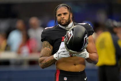 NFL, American Football Herren, USA Atlanta Falcons at Los Angeles Rams, Sep 18, 2022 Inglewood, California, USA Atlanta Falcons fullback Keith Smith 40 warms up before the game against the Los Angeles Rams at SoFi Stadium. Mandatory Credit: Jayne Kamin-Oncea-USA TODAY Sports, 18.09.2022 12:22:02, 19073256, Los Angeles Rams, NPStrans, NFL, Keith Smith, Atlanta Falcons PUBLICATIONxINxGERxSUIxAUTxONLY Copyright: xJaynexKamin-Onceax 19073256
