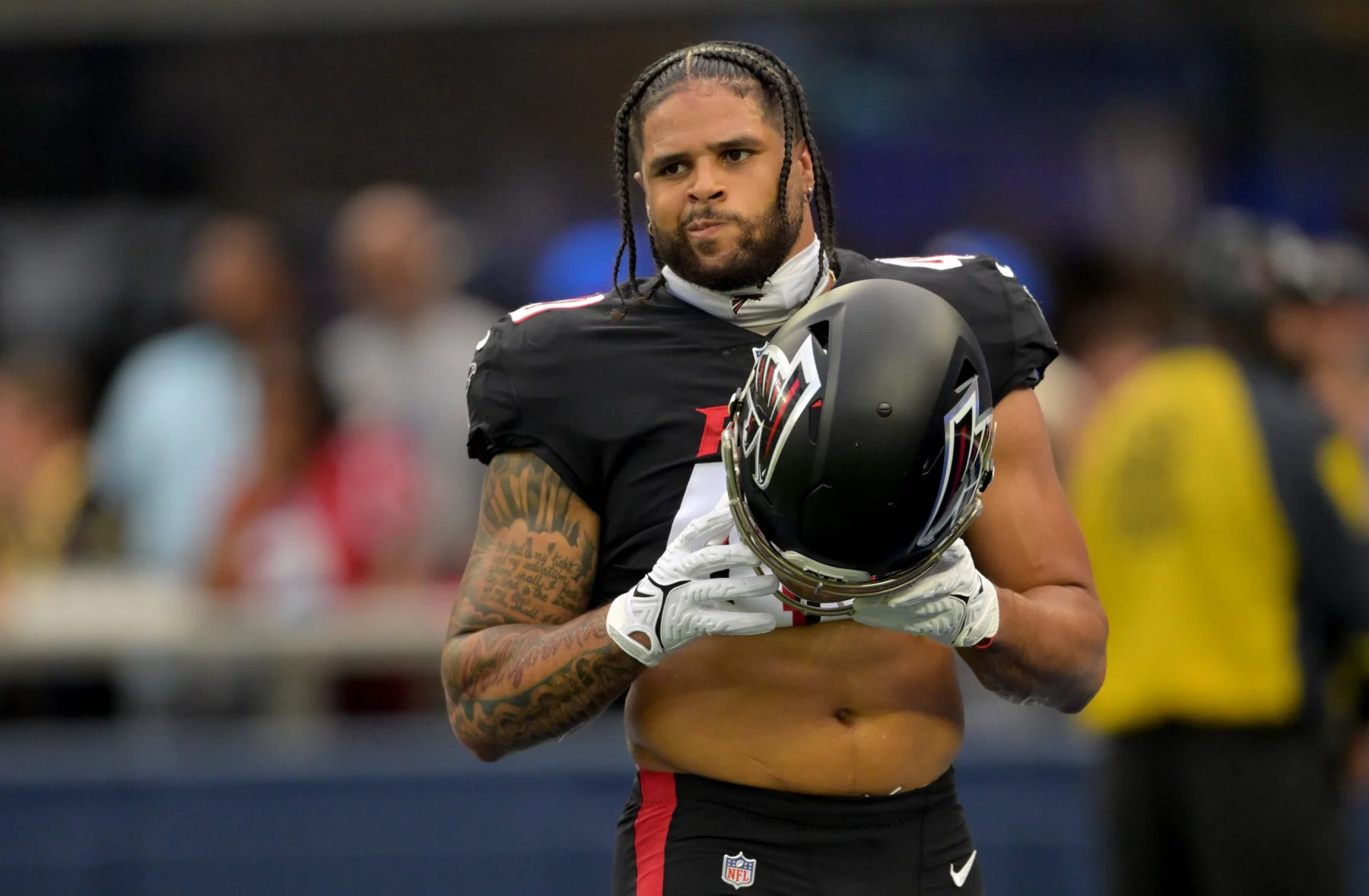 NFL, American Football Herren, USA Atlanta Falcons at Los Angeles Rams, Sep 18, 2022 Inglewood, California, USA Atlanta Falcons fullback Keith Smith 40 warms up before the game against the Los Angeles Rams at SoFi Stadium. Mandatory Credit: Jayne Kamin-Oncea-USA TODAY Sports, 18.09.2022 12:22:02, 19073256, Los Angeles Rams, NPStrans, NFL, Keith Smith, Atlanta Falcons PUBLICATIONxINxGERxSUIxAUTxONLY Copyright: xJaynexKamin-Onceax 19073256