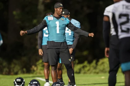 Jacksonville Jaguars American Football Press and Training Day Travis Etienne Jr. 1 RB of Jacksonville Jaguars during the practise session and media day for Jacksonville Jaguars at the Grove Hotel, Chandler s Cross, United Kingdom on 28 October 2022. Editorial use only , Copyright: xJasonxBrownx PSI-16236-0012
