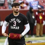 NFL, American Football Herren, USA Dallas Cowboys at Washington Commanders Jan 8, 2023 Landover, Maryland, USA Washington Commanders quarterback Sam Howell on the field wearing a shirt in support of Demar Hamlin before the game against the Dallas Cowboys at FedExField. Landover FedExField Maryland USA, EDITORIAL USE ONLY PUBLICATIONxINxGERxSUIxAUTxONLY Copyright: xBradxMillsx _Z9A9553