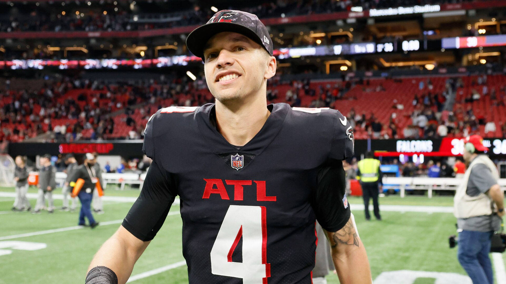 January 13, 2023: Atlanta Falcons quarterback Desmond Ridder 4 walks off the field after a 30-17 win against the Tampa Bay Buccaneers at Mercedes-Benz Stadium on Jan. 8, 2023, in Atlanta. - ZUMAm67_ 0199120557st Copyright: xMiguelxMartinezx