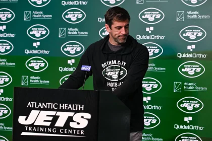 Pressekonferenz: Aaron Rodgers verletzt sich bei den OTAs der Jets