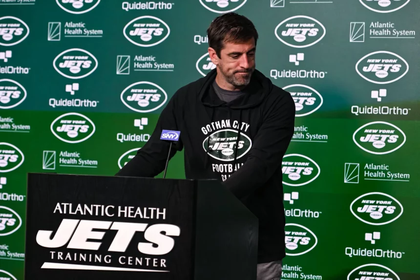 Pressekonferenz: Aaron Rodgers verletzt sich bei den OTAs der Jets