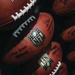 Monday Night Football Schedule 2023, Footballs in einer Reihe, NFL Woche 11,