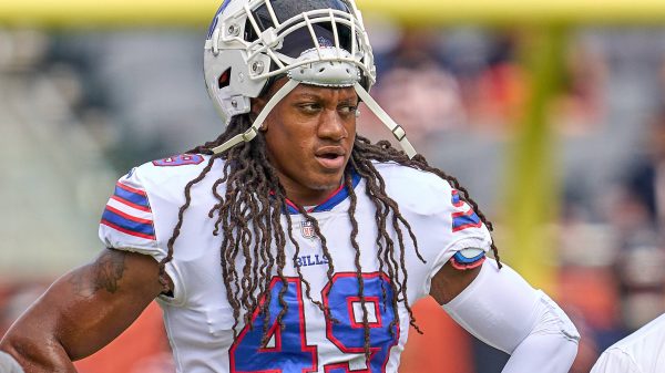 CHICAGO, IL - AUGUST 21: Buffalo Bills middle linebacker Tremaine Edmunds 49 looks on during a preseason game between the Chicago Bears and the Buffalo Bills on August 21, 2021 at Soldier Field in Chicago, IL. Photo by Robin Alam/Icon Sportswire NFL, American Football Herren, USA AUG 21 Preseason - Bills at Bears Icon164210821483