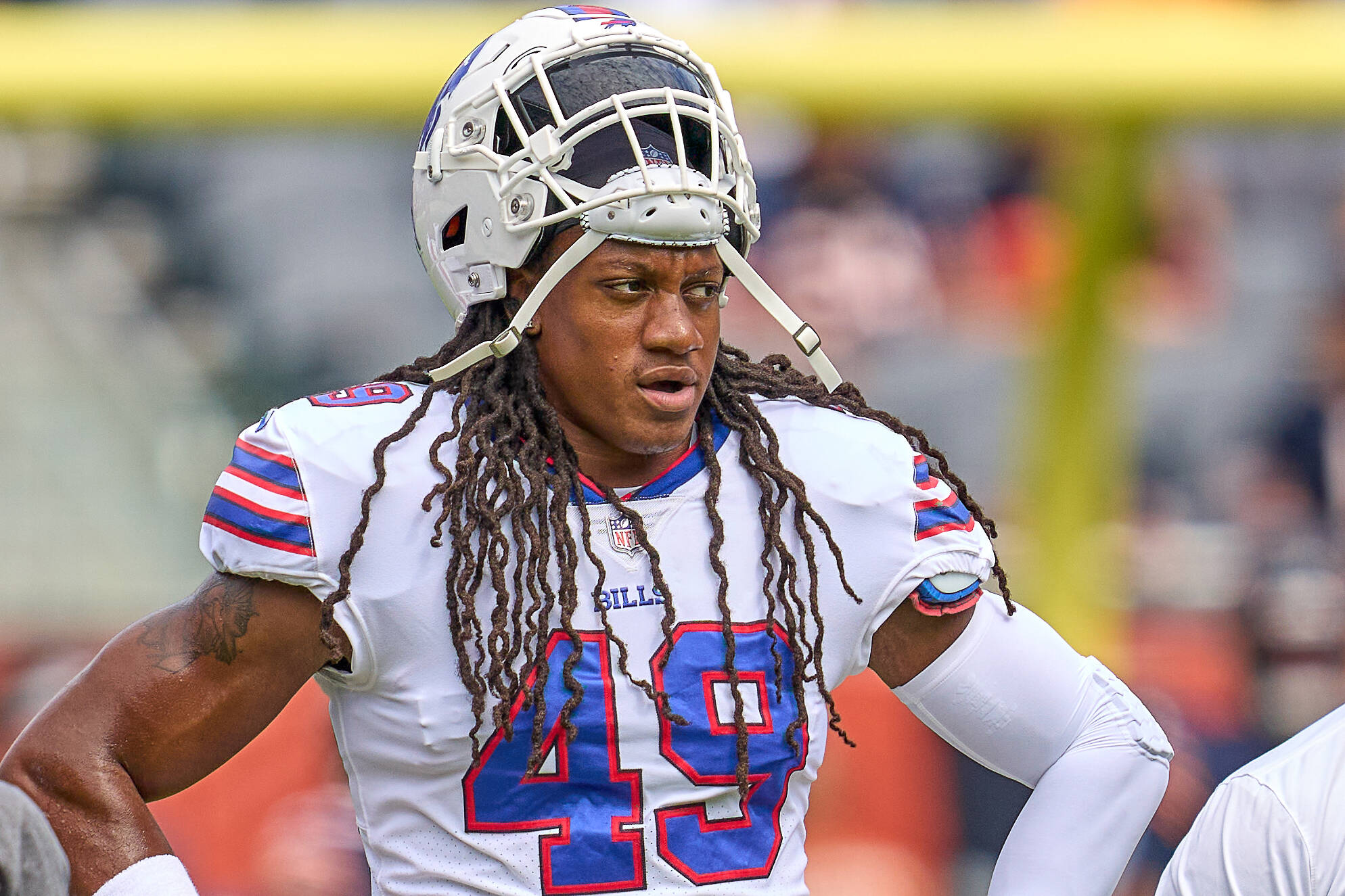CHICAGO, IL - AUGUST 21: Buffalo Bills middle linebacker Tremaine Edmunds 49 looks on during a preseason game between the Chicago Bears and the Buffalo Bills on August 21, 2021 at Soldier Field in Chicago, IL. Photo by Robin Alam/Icon Sportswire NFL, American Football Herren, USA AUG 21 Preseason - Bills at Bears Icon164210821483
