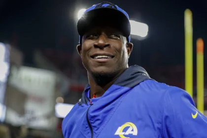 TAMPA, FL - JANUARY 23: Los Angeles Rams Defensive Coordinator Raheem Morris after the NFC Divisional playoff game between the Los Angeles Rams and the Tampa Bay Buccaneers on January 23, 2022, at Raymond James Stadium in Tampa , FL. Photo by Jordon Kelly/Icon Sportswire NFL, American Football Herren, USA JAN 23 NFC Divisional Round - Rams at Buccaneers Icon2201231995