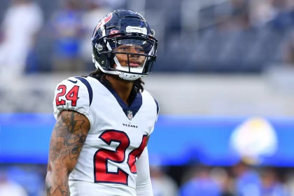 INGLEWOOD, CA - AUGUST 19: Houston Texas cornerback Derek Stingley Jr. looks on before the NFL, American Football Herren, USA preseason game between the Houston Texas and the Los Angeles Rams on August 19, 2022, at SoFi Stadium in Inglewood, CA. Photo by Brian Rothmuller/Icon Sportswire NFL: AUG 19 Preseason - Texans at Rams Icon220819052