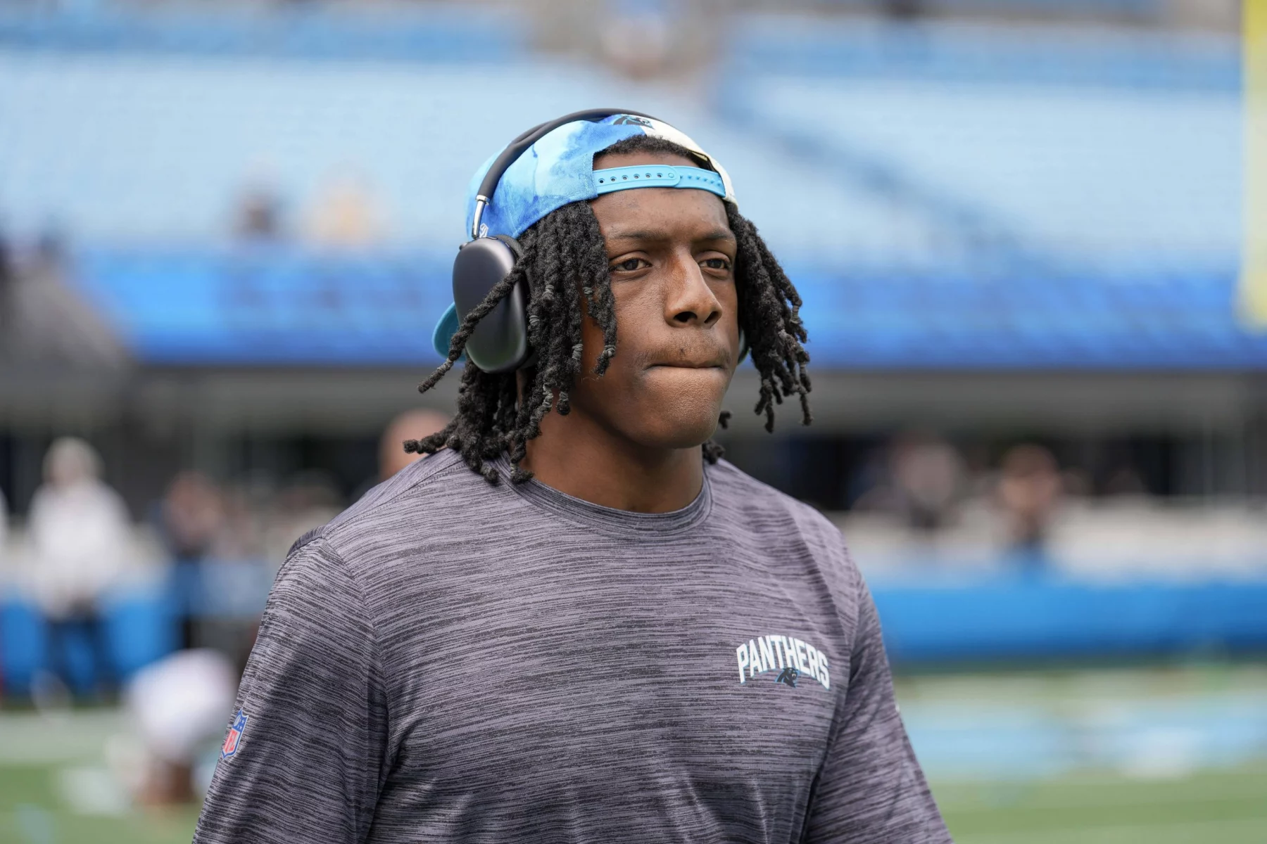 NFL, American Football Herren, USA Arizona Cardinals at Carolina Panthers Oct 2, 2022 Charlotte, North Carolina, USA Carolina Panthers cornerback Jaycee Horn 8 during pregame activity against the Arizona Cardinals at Bank of America Stadium. Charlotte Bank of America Stadium North Carolina USA, EDITORIAL USE ONLY PUBLICATIONxINxGERxSUIxAUTxONLY Copyright: xJimxDedmonx 20221002_cec_db2_050