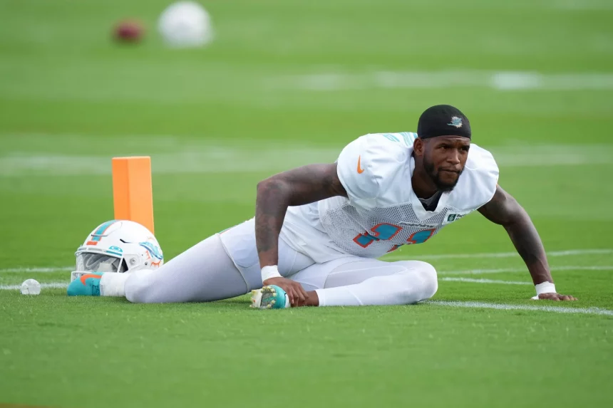 NFL, American Football Herren, USA Miami Dolphins Training Camp, Aug 3, 2022 Miami Gardens, Florida, US Miami Dolphins wide receiver Cedrick Wilson Jr. 11 stretches during training camp at Baptist Health Training Complex. Mandatory Credit: Jasen Vinlove-USA TODAY Sports, 03.08.2022 10:43:32, 18812419, Miami Dolphins, NPStrans, NFL PUBLICATIONxINxGERxSUIxAUTxONLY Copyright: xJasenxVinlovex 18812419