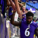 NFL, American Football Herren, USA Tennessee Titans at Baltimore Ravens, Aug 11, 2022 Baltimore, Maryland, USA Baltimore Ravens linebacker Patrick Queen 6 high fives fans before the game against the Tennessee Titans at M&ampT Bank Stadium. Mandatory Credit: Tommy Gilligan-USA TODAY Sports, 11.08.2022 19:10:09, 18856598, NPStrans, Patrick Queen, M&ampT Bank Stadium, NFL, Baltimore Ravens, Tennessee Titans, TopPic PUBLICATIONxINxGERxSUIxAUTxONLY Copyright: xTommyxGilliganx 18856598
