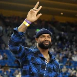 NCAA, College League, USA Basketball: Washington at UCLA, Feb 19, 2022 Los Angeles, California, USA Green Bay Packers tight end Marcedes Lewis is recognized for his induction into the UCLA Bruins Athletics Hall of Fame at Pauley Pavilion presented by Wescom. Mandatory Credit: Kirby Lee-USA TODAY Sports, 19.02.2022 23:05:16, 17728739, NPStrans, UCLA Bruins, Marcedes Lewis, NCAA Basketball, Pauley Pavilion, Green Bay Packers PUBLICATIONxINxGERxSUIxAUTxONLY Copyright: xKirbyxLeex 17728739