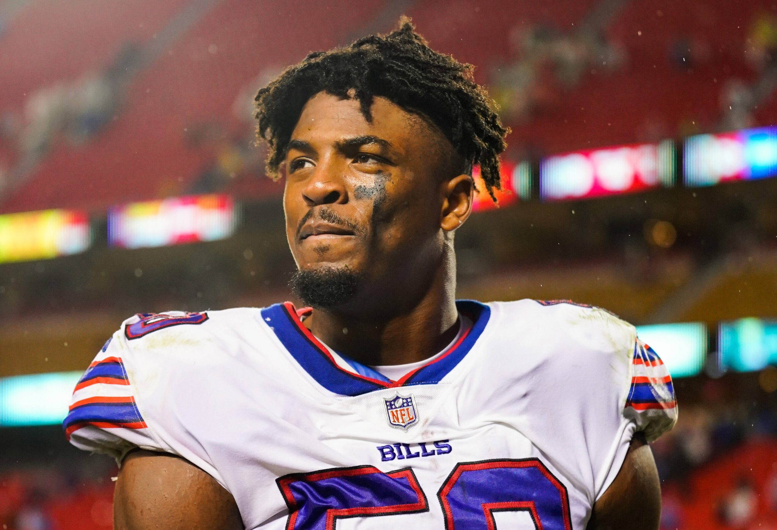 NFL, American Football Herren, USA Buffalo Bills at Kansas City Chiefs, Oct 10, 2021 Kansas City, Missouri, USA Buffalo Bills defensive end Greg Rousseau 50 leaves the field after defeating the Kansas City Chiefs at GEHA Field at Arrowhead Stadium. Mandatory Credit: Jay Biggerstaff-USA TODAY Sports, 10.10.2021 23:36:20, 16964904, Buffalo Bills, NFL, Kansas City Chiefs, Arrowhead Stadium PUBLICATIONxINxGERxSUIxAUTxONLY Copyright: xJayxBiggerstaffx 16964904