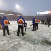 NFL, American Football Herren, USA AFC Divisional Round-Cincinnati Bengals at Buffalo Bills Jan 22, 2023 Orchard Park, New York, USA Workers with leaf blowers took to the field during every commercial break to clear the yardage markers during an AFC divisional round game at Highmark Stadium. Orchard Park Highmark Stadium New York USA, EDITORIAL USE ONLY PUBLICATIONxINxGERxSUIxAUTxONLY Copyright: xKareemxElgazzarx 20230122_sjb_tmy_226