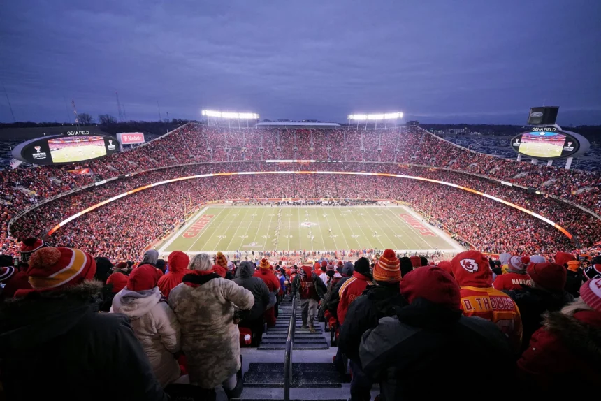 NFL, American Football Herren, USA AFC Championship-Cincinnati Bengals at Kansas City Chiefs Jan 29, 2023 Kansas City, Missouri, USA A general view of the opening kickoff during the first quarter of the AFC Championship game between the Kansas City Chiefs and the Cincinnati Bengals at GEHA Field at Arrowhead Stadium. Kansas City GEHA Field at Arrowhead Stadium Missouri USA, EDITORIAL USE ONLY PUBLICATIONxINxGERxSUIxAUTxONLY Copyright: xJonxDurrx 20230129_jcd_bd5_0070