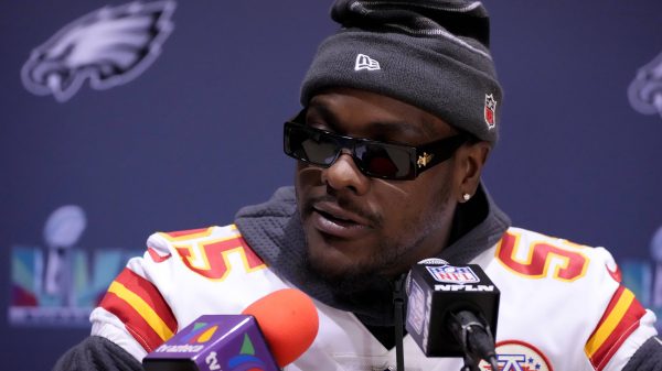 NFL, American Football Herren, USA Super Bowl LVII-Kansas City Chiefs press conference, PK, Pressekonferenz Feb 8, 2023 Scottsdale, AZ, USA Kansas City Chiefs defensive end Frank Clark 55 answers questions from the media during team availability at Hyatt Regency at Gainey Ranch. Scottsdale Hyatt Regency at Gainey Ranch AZ USA, EDITORIAL USE ONLY PUBLICATIONxINxGERxSUIxAUTxONLY Copyright: xCherylxEvansx 20230204_anw_kp9_107