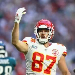 NFL, American Football Herren, USA Super Bowl LVII-Kansas City Chiefs vs Philadelphia Eagles Feb 12, 2023 Glendale, Arizona, US Kansas City Chiefs tight end Travis Kelce 87 reacts after a play against the Philadelphia Eagles during the first quarter of Super Bowl LVII at State Farm Stadium. Glendale State Farm Stadium Arizona US, EDITORIAL USE ONLY PUBLICATIONxINxGERxSUIxAUTxONLY Copyright: xMarkxJ.xRebilasx 20230212_jcd_su5_0110