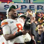 NFL, American Football Herren, USA Super Bowl LVII-Kansas City Chiefs vs Philadelphia Eagles Feb 12, 2023 Glendale, AZ, USA Kansas City Chiefs defensive end Carlos Dunlap 8 celebrates with the the Lombardi Trophy after defeating the Philadelphia Eagles in Super Bowl LVII at State Farm Stadium. Glendale Arizona USA, EDITORIAL USE ONLY PUBLICATIONxINxGERxSUIxAUTxONLY Copyright: xMichaelxChowx 20230212_jla_usa_326