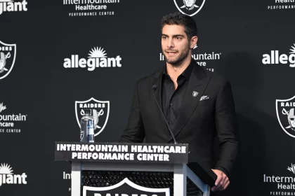 NFL, American Football Herren, USA Las Vegas Raiders press conference, PK, Pressekonferenz Mar 17, 2023 Henderson, NV, USA New Las Vegas Raiders quarterback Jimmy Garoppolo speaks to the media at Intermountain Healthcare Performance Center. Henderson Intermountain Healthcare Perform NV USA, EDITORIAL USE ONLY PUBLICATIONxINxGERxSUIxAUTxONLY Copyright: xCandicexWardx 20230317_ams_wb4_0066