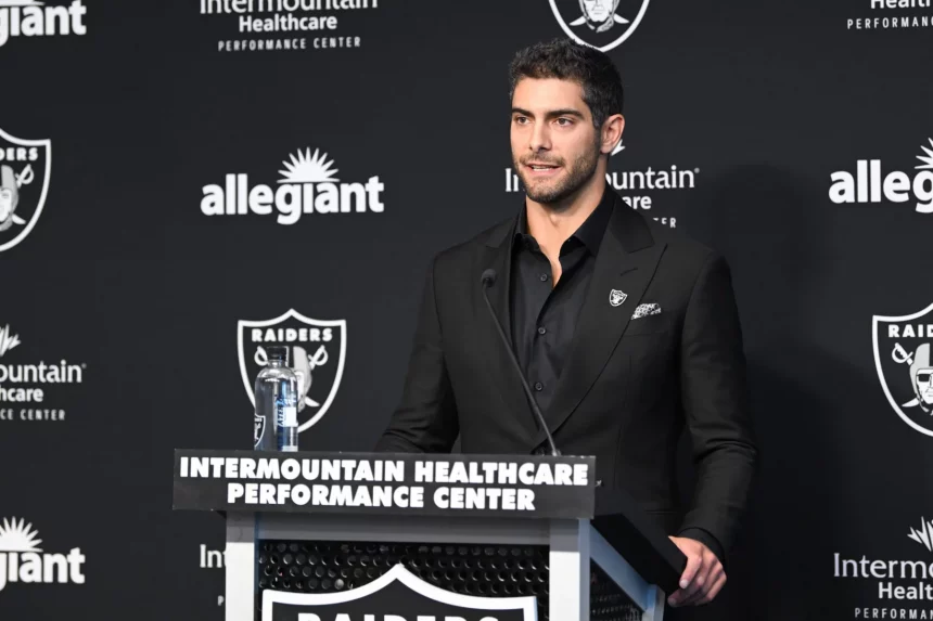 NFL, American Football Herren, USA Las Vegas Raiders press conference, PK, Pressekonferenz Mar 17, 2023 Henderson, NV, USA New Las Vegas Raiders quarterback Jimmy Garoppolo speaks to the media at Intermountain Healthcare Performance Center. Henderson Intermountain Healthcare Perform NV USA, EDITORIAL USE ONLY PUBLICATIONxINxGERxSUIxAUTxONLY Copyright: xCandicexWardx 20230317_ams_wb4_0066
