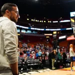 NBA, Basketball Herren, USA Playoffs-New York Knicks at Miami Heat May 6, 2023 Miami, Florida, USA Miami Dolphins head coach Mike McDaniel watches warm ups prior to game three of the 2023 NBA playoffs between the Miami Heat and the New York Knicks at Kaseya Center. Miami Kaseya Center Florida USA, EDITORIAL USE ONLY PUBLICATIONxINxGERxSUIxAUTxONLY Copyright: xRichxStorryx 20230506_neb_fw7_049