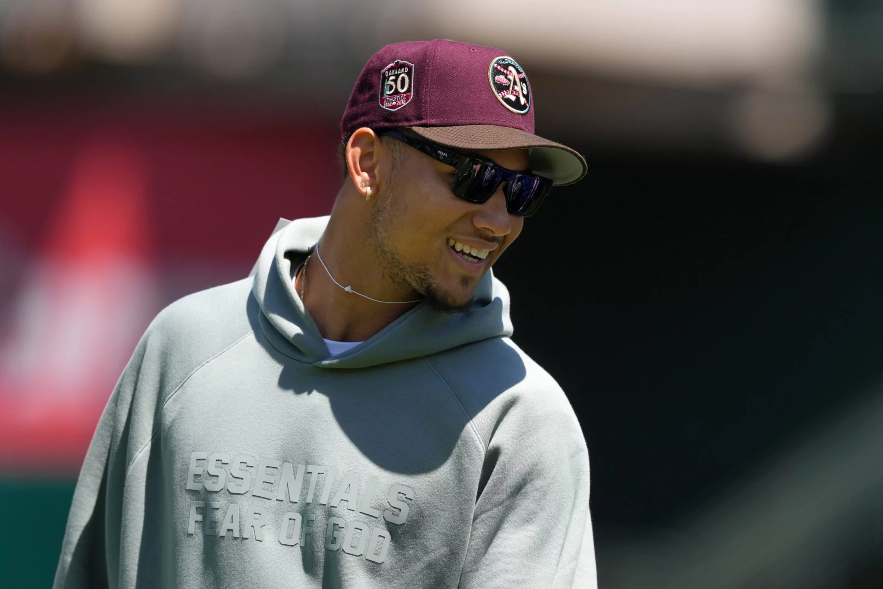 MLB, Baseball Herren, USA Texas Rangers at Oakland Athletics May 14, 2023 Oakland, California, USA San Francisco 49ers quarterback Trey Lance stands on the field before the game between the Oakland Athletics and the Texas Rangers at Oakland-Alameda County Coliseum. Oakland Oakland-Alameda County Coliseum California USA, EDITORIAL USE ONLY PUBLICATIONxINxGERxSUIxAUTxONLY Copyright: xDarrenxYamashitax 20230514_tbs_yl1_084