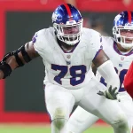 TAMPA, FL - NOVEMBER 22: New York Giants Offensive Tackle Andrew Thomas 78 is ready to block Tampa Bay Buccaneers Linebacker Shaquil Barrett 58 during the regular season game between the New York Giants and the Tampa Bay Buccaneers on November 22, 2021 at Raymond James Stadium in Tampa, Florida. Photo by Cliff Welch/Icon Sportswire NFL, American Football Herren, USA NOV 22 Giants at Buccaneers Icon357211122055