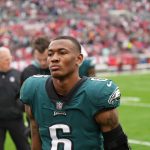 TAMPA, FL - JANUARY 16: Philadelphia Eagles wide receiver DeVonta Smith 6 looks on during the game between the Philadelphia Eagles and the Tampa Bay Buccaneers on January 16, 2022 at Raymond James Stadium in Tampa, FL. Photo by Andy Lewis/Icon Sportswire NFL, American Football Herren, USA JAN 16 NFC Wild Card - Eagles at Buccaneers Icon220116085