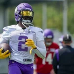 EAGAN, MN - JULY 27: Minnesota Vikings running back Alexander Mattison 2 runs with the ball during the first day of Minnesota Vikings Training Camp at TCO Performance Center on July 27, 2022 in Eagan, Minnesota.Photo by Nick Wosika/Icon Sportswire NFL, American Football Herren, USA JUL 27 Minnesota Vikings Training Camp Icon20220727033