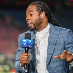 Einbruchsserie bei NFL - NOVEMBER 03: Amazon Thursday Night Football analyst Richard Sherman performs a live shot before the football game between the Philadelphia Eagles and Houston Texans at NRG Stadium on November 3, 2022 in Houston, TX. Photo by Ken Murray/Icon Sportswire NFL, American Football Herren, USA NOV 03 Eagles at Texans Icon221103088