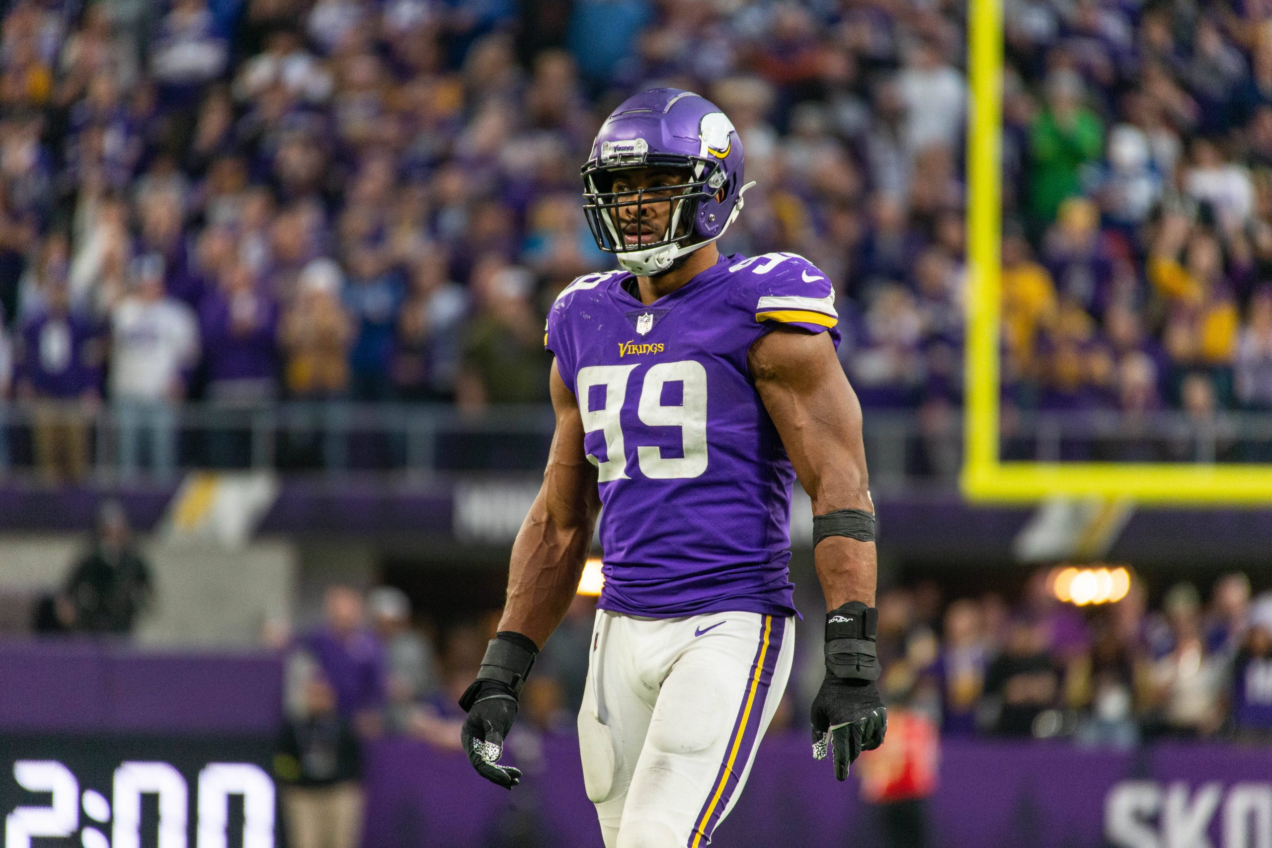 MINNEAPOLIS, MN - DECEMBER 17: Minnesota Vikings linebacker Danielle Hunter 99 look on during the NFL, American Football Herren, USA game between the Indianapolis Colts and Minnesota Vikings on December 17th, 2022, at U.S. Bank Stadium in Minneapolis, MN. Photo by Bailey Hillesheim/Icon Sportswire NFL: DEC 17 Colts at Vikings Icon221217153