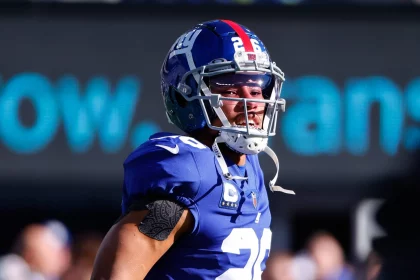 EAST RUTHERFORD, NJ - JANUARY 01: New York Giants running back Saquon Barkley 26 prior to the National Football League game between the New York Giants and the Indianapolis Colts on January 1, 2023 at MetLife Stadium in East Rutherford, New Jersey. Photo by Rich Graessle/Icon Sportswire NFL, American Football Herren, USA JAN 01 Colts at Giants Icon23010112238