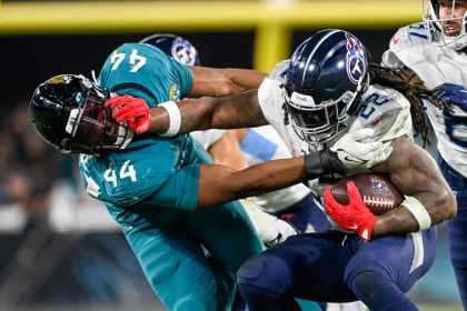 January 7, 2023, Jacksonville, Florida, USA: Tennessee Titans running back DERRICK HENRY 22 is tackled by Jacksonville Jaguars linebacker TRAVON WALKER 44 for a 2yd LOSS during a game in Jacksonville. Jacksonville USA - ZUMAcg2_ 20230107_zaf_cg2_005 Copyright: xRomeoxGuzmanx