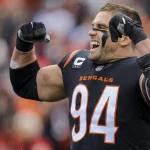 NFL, American Football Herren, USA Baltimore Ravens at Cincinnati Bengals Jan 8, 2023 Cincinnati, Ohio, USA Cincinnati Bengals defensive end Sam Hubbard 94 runs onto the field prior to the game against the Baltimore Ravens at Paycor Stadium. Cincinnati Paycor Stadium Ohio USA, EDITORIAL USE ONLY PUBLICATIONxINxGERxSUIxAUTxONLY Copyright: xKatiexStratmanx 20230108_ams_gt1_0192
