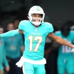 MIAMI GARDENS, FL - JANUARY 08: Miami Dolphins wide receiver Jaylen Waddle 17 enters the field before the game between the New York Jets and the Miami Dolphins on Sunday, January 8, 2023 at Hard Rock Stadium, Miami Gardens, Fla. Photo by Peter Joneleit/Icon Sportswire NFL, American Football Herren, USA JAN 08 Jets at Dolphins Icon230108075
